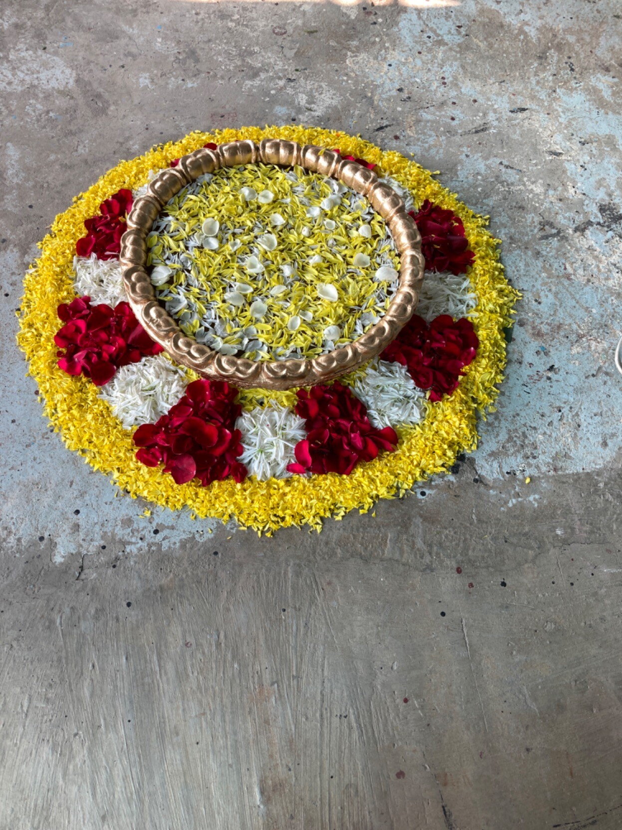 On roof, live floral wheel with spokesvand hub