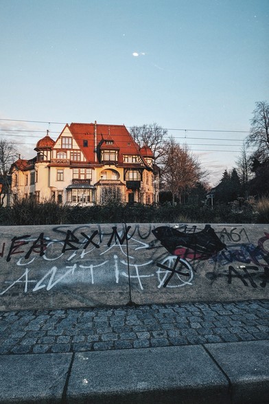 A beautiful house from the Gründerzeit era, and some Antifa graffiti on the street pavements in front of the house. A crossed out "A" indicates the fights on the street 