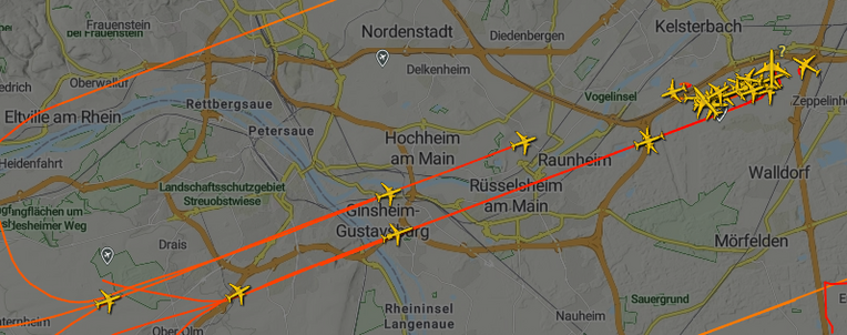 Screenshot von Flightradar. Kartenausschnitt Mainz Richtung Airport FFM. Mit sechs Fliegern im Anflug und entsprechender Flugroute.