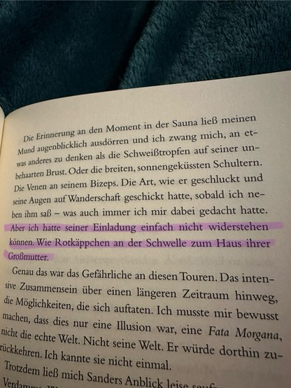 A page from a German book with a purple-highlighted passage. Text is about a memory in a sauna and an irresistible invitation.
