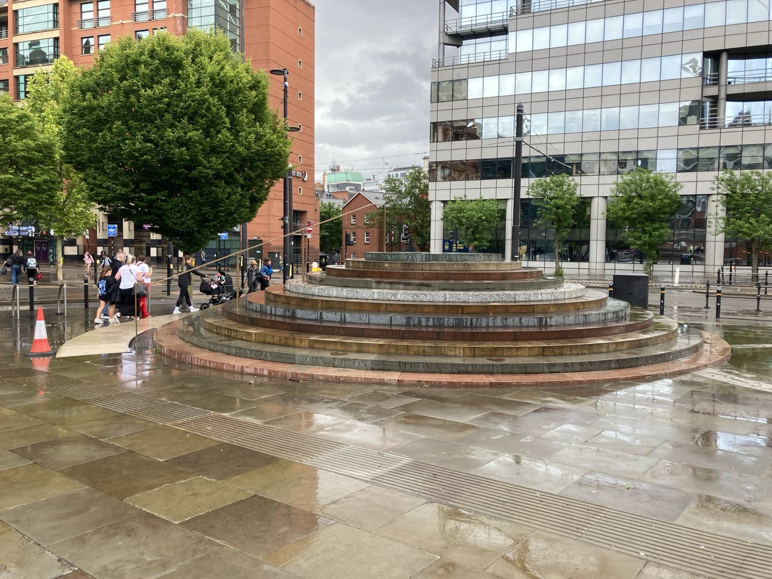 The monument as a whole: multicolored concentric steps