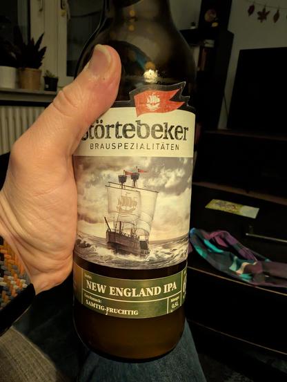Eine Flasche des genannten Biers.