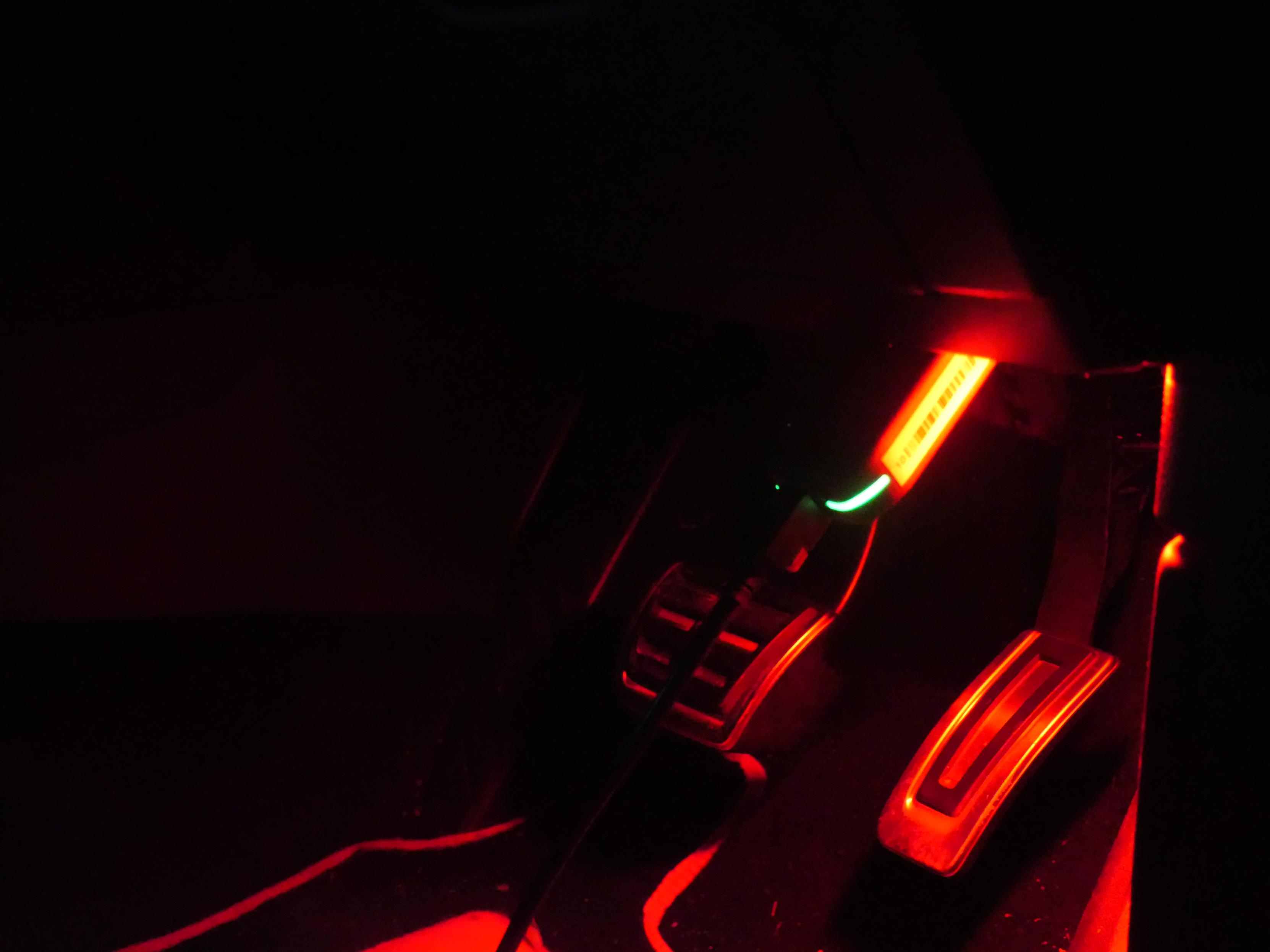 This is the other end, it flashes with pretty colours when connected