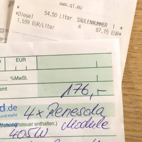 Oben Kassenbon der Tankstelle:
54,5l Diesel = 87,15€
Unten Quittung:
4x Renesola 405Wp-Modul = 176,- €