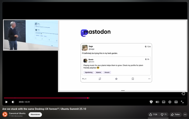Screenshot von YouTube. Das Video hat den Titel „Sind wir für immer an dieselbe Desktop-Benutzeroberfläche gebunden? Von Ubuntu Summi 25.10”. Auf dem kleineren Bildschirm ist ein Mann zu sehen, der über UX-Design spricht und einen Screenshot von Maston öffnet, auf dem ein Zitat zu sehen ist: Bowie hat gepostet: „Wenn Sie Ihren Pflanzen Musik vorspielen, hilft ihnen das beim Wachsen. Schauen Sie sich meine pflanzenfreundlichen Playlists an.” Sage zitierte dies mit den Worten: „Das werde ich auf …