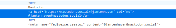 Screenshot vom Quellcode seiner Webseite. Zu sehen ist der Teil der den rel=me Link im Footer zeigt.