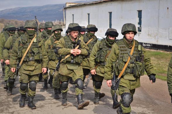 Little green men in Ukraine (i.e. russian invasion troops). Image by Anton Holoborodko (CC BY-SA 3.0).