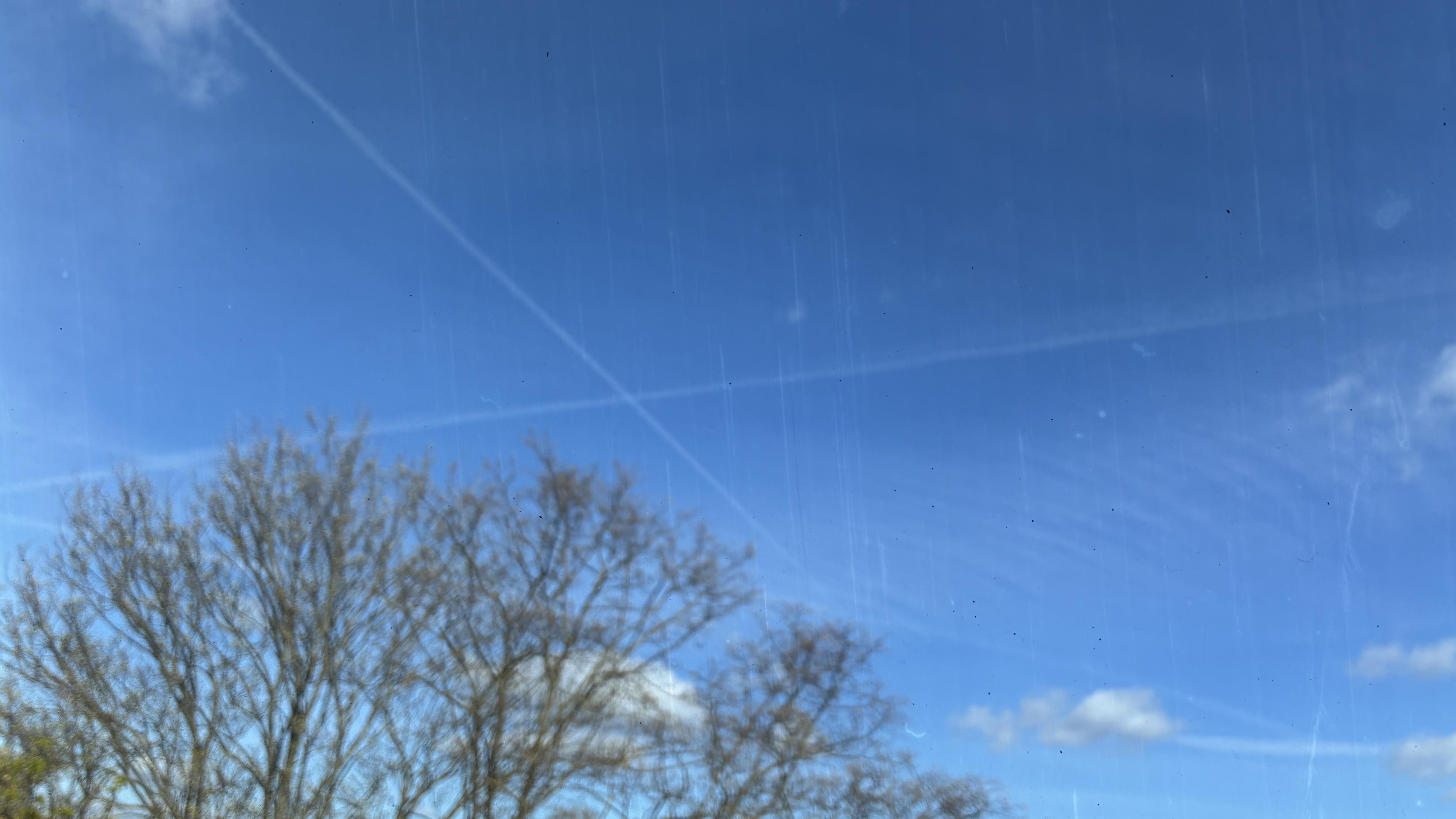 Ein schönes X am Himmel.