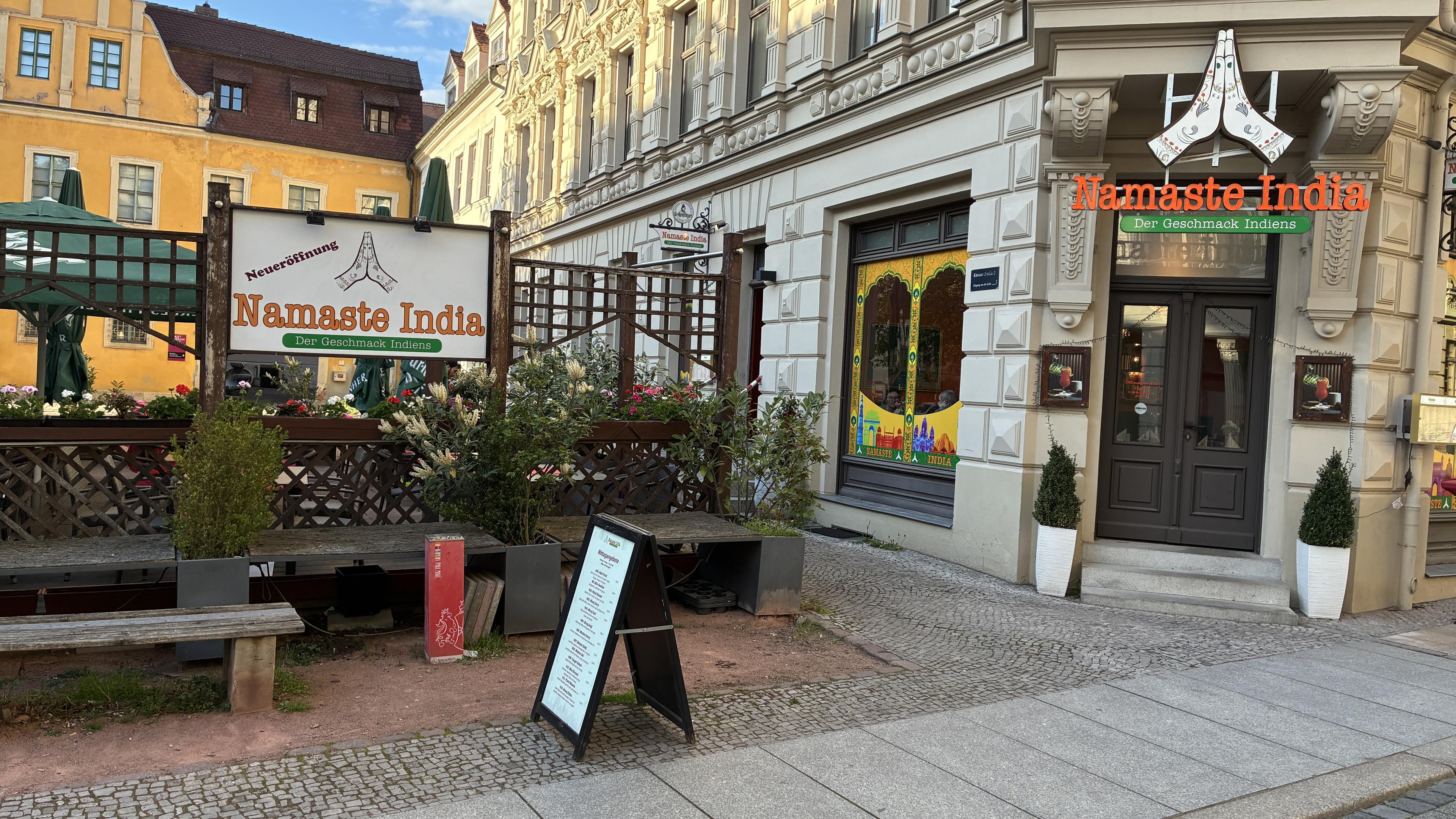 Namaste India in Halle – Außenansicht mit Biergarten.