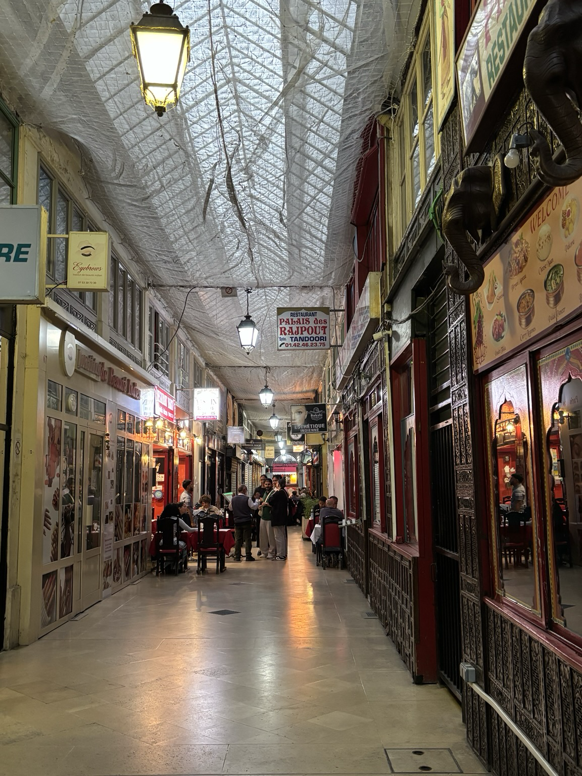 Passage in Paris mit indischen Restaurants