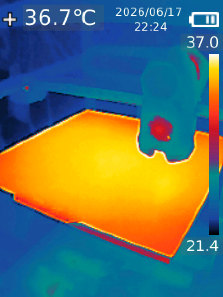Thermal image of the heating bed.