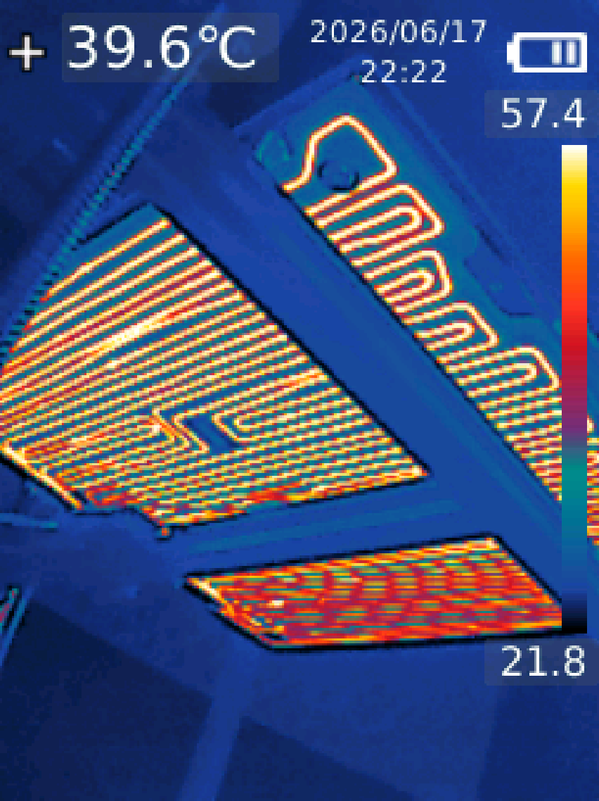 Thermal image of the bottom side of the heating bed. The traces of the heating wires are clearly resolved.