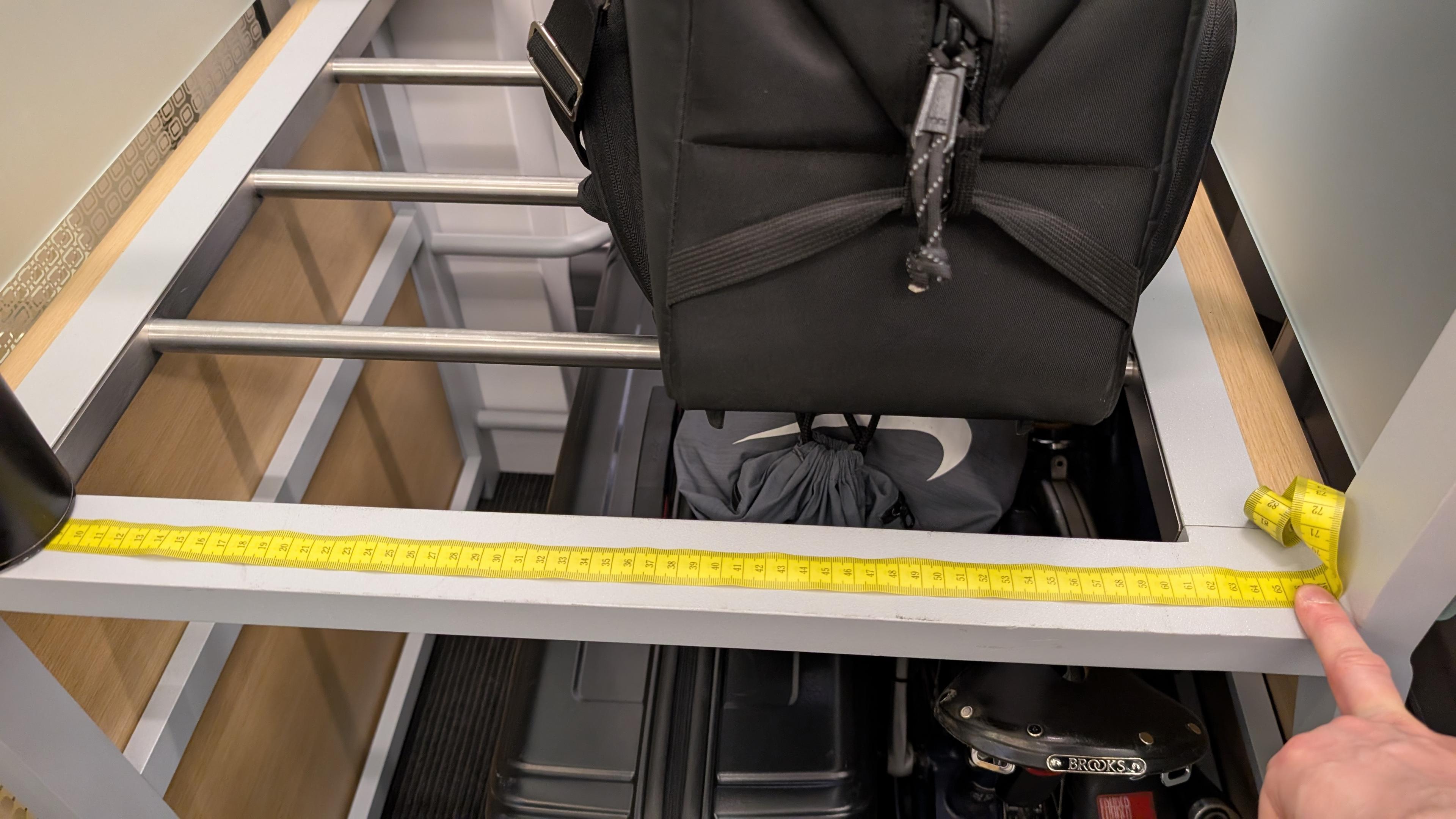 Regalbreite des mittleren Regalfaches: 67 cm