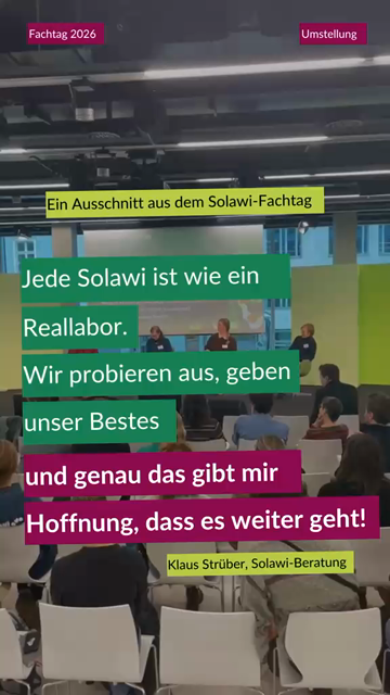 Die Videokamera ist auf das Panel des Solawi-Fachtag 2026 gerichtet. Darüber ist das im Post erwähnte Zitat von Klaus Strüber, Solawi-Beratung, gelegt
