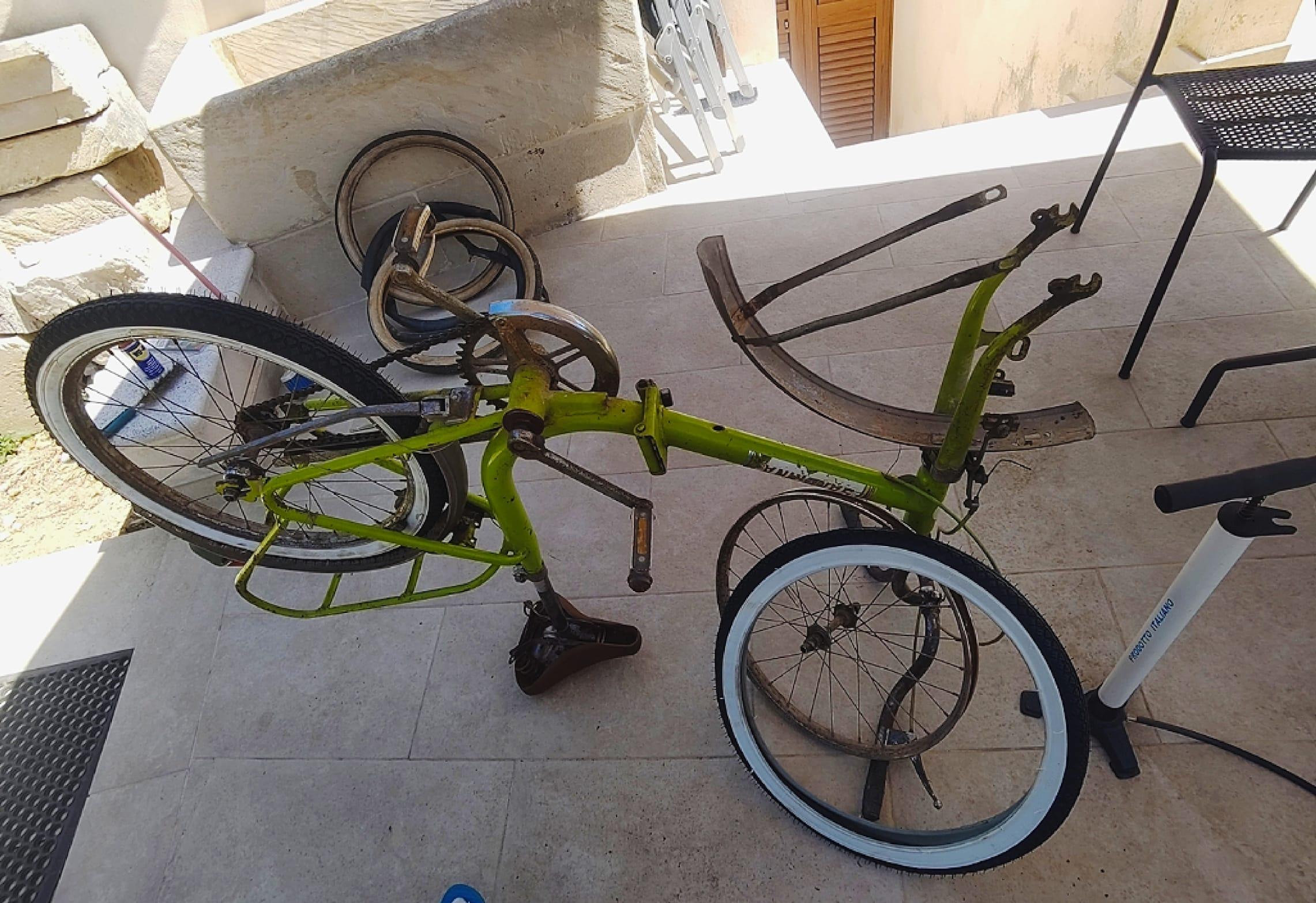 picture of the bike upside down with a wheel disassembled